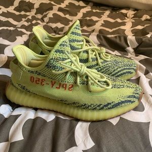 Yeezy 350 V2 semi frozen yellows size 10